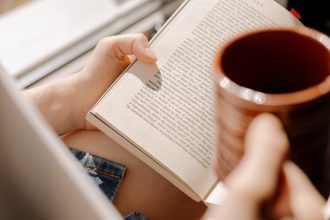 Înțelegerea tipurilor de naratori în literatură