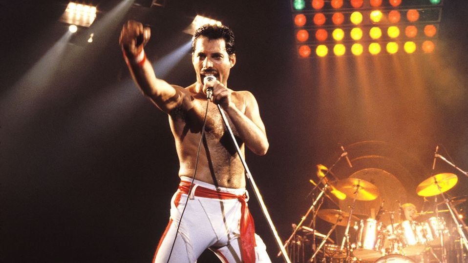 Freddie Mercury pe scena