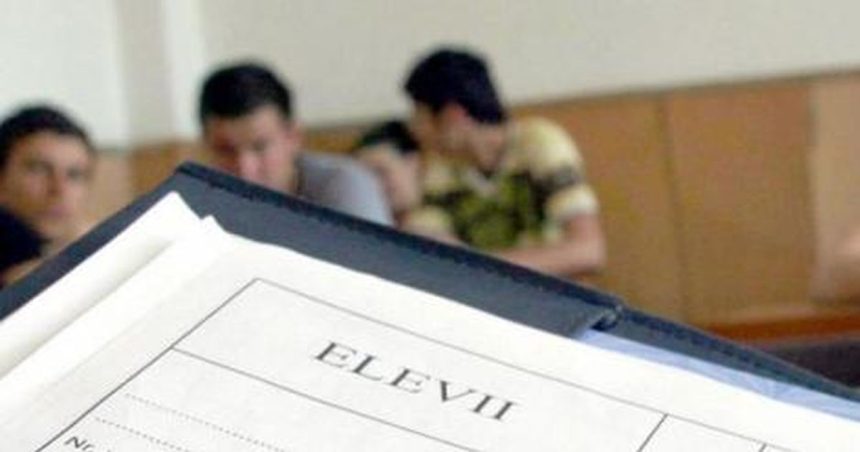 Model scutire de mână pentru școală