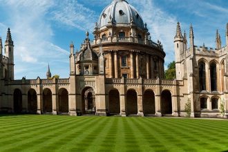 Cât costă să studiezi la Oxford: O privire asupra cheltuielilor și oportunităților de finanțare