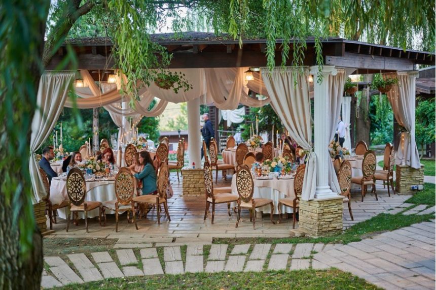 Top 3 motive pentru care tot mai multi miri aleg o nunta in aer liber