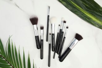 Pensule indispensabile pentru un machiaj impecabil