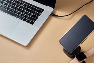 Încărcătoare rețea inteligente: cum îți protejează device-urile